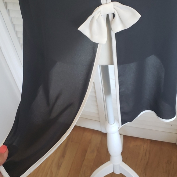 Black Sheer Top w/Cream Piping & Bows in Back, 2x - Picture 4 of 8